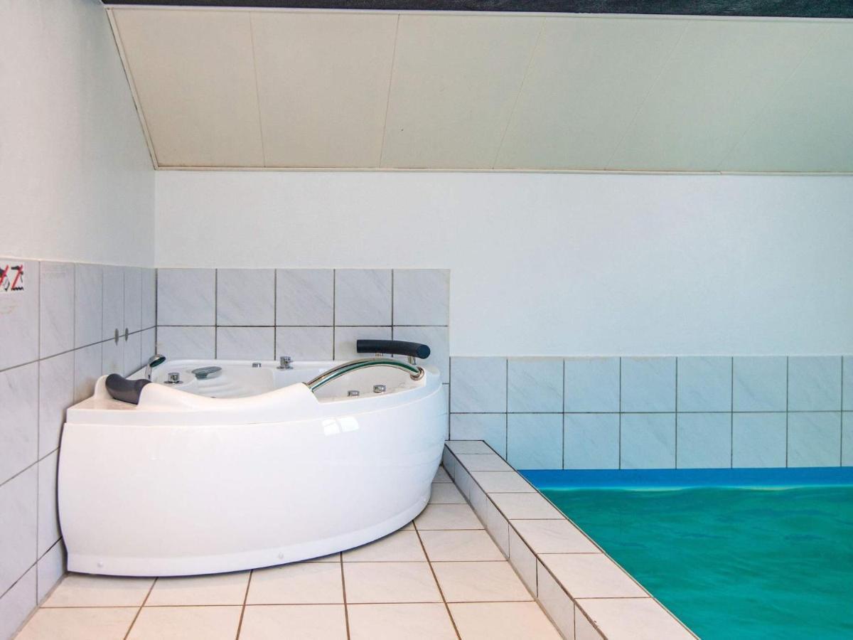 10 Person Holiday Home In Juelsminde Sonderby  Exterior foto